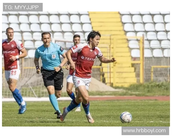 小辫子足球明星的精彩表现与独特风格引领球场新潮流